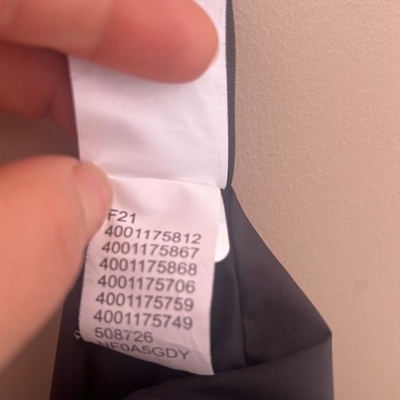 The North face bomber jacket- size large.. never worn. - Picture 4 of 4